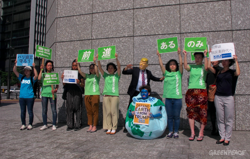 グリーンピースと350.org Japan、気候ネットワーク、米大使館前で抗議アクションーー米国のパリ協定離脱受け