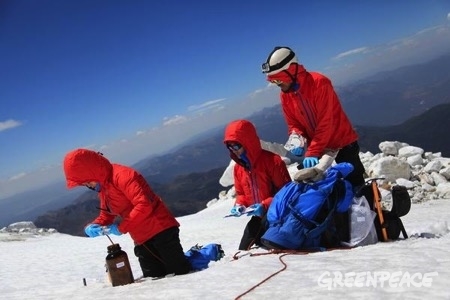 グリーンピース、デトックス・キャンペーン　山の上で有害化学物質の調査