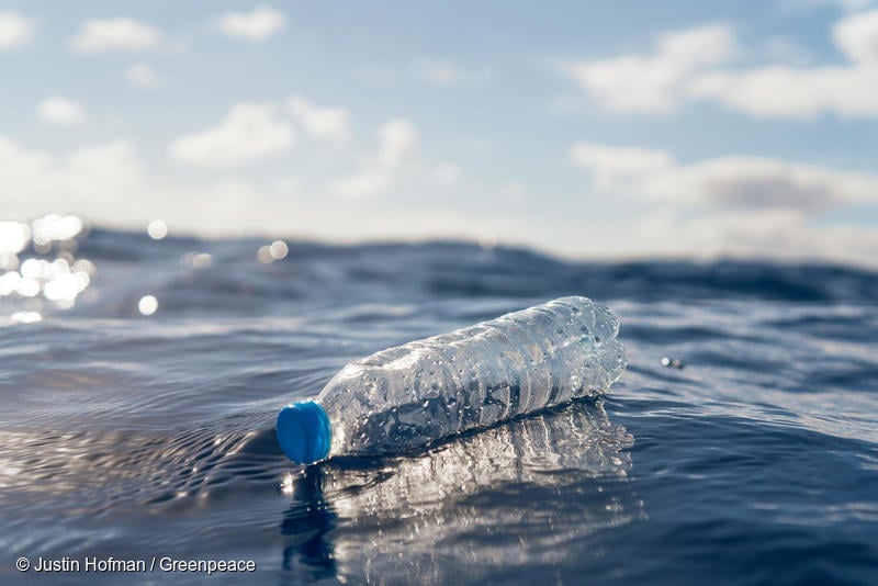 使い捨てプラスチックで地球をあふれさせている企業トップ10