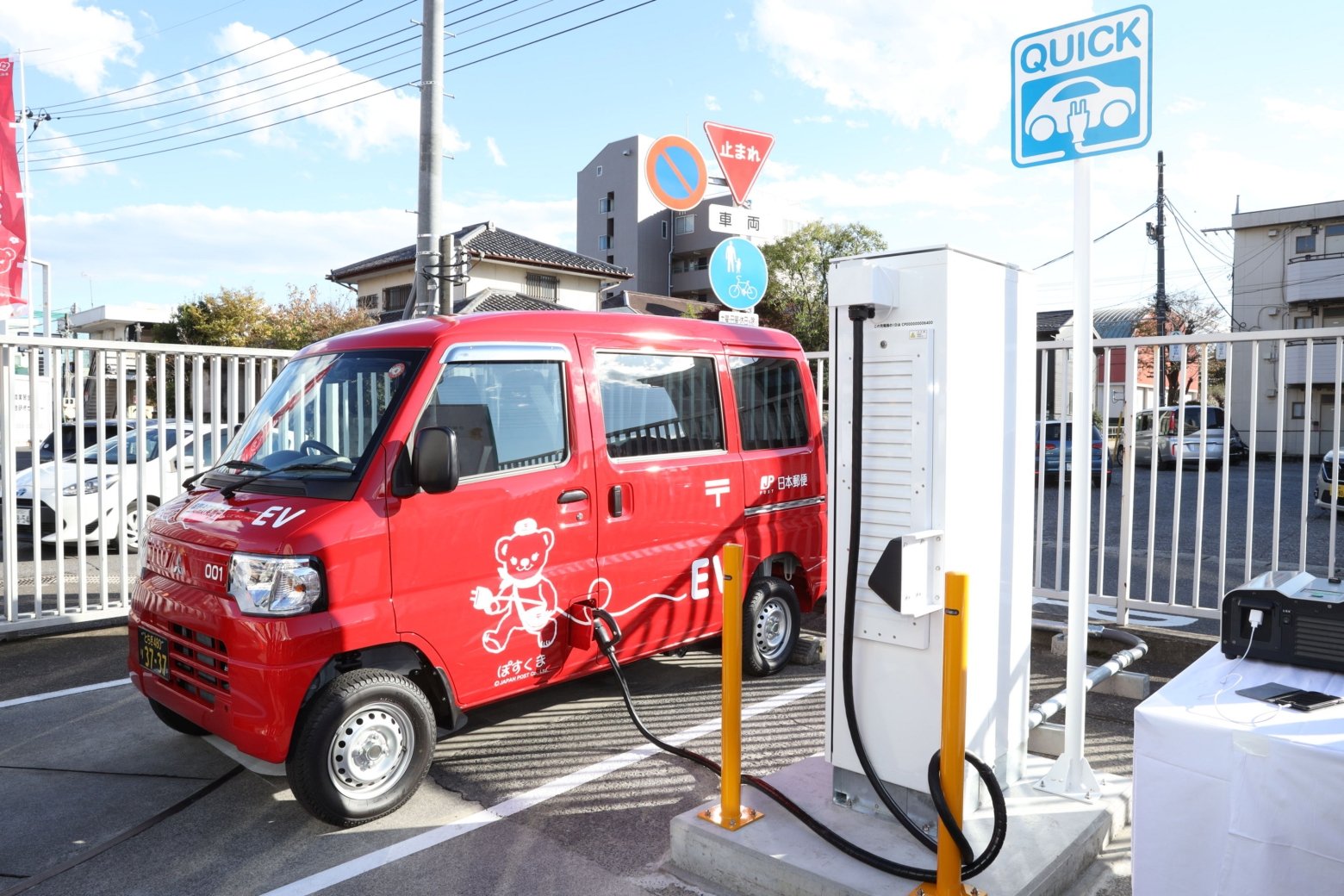 電気自動車（EV)バッテリーのリサイクルから、車に蓄電された電気を家で使うV2Hシステムまで、”破壊的変化”と呼ばれる急速な自動車の電動化の波は日本でも起きています。トヨタなどの大手自動車メーカーの決断と行動力さえあれば、新しいモビリティ・サービスとカーボンニュートラルの未来は、実現可能です。