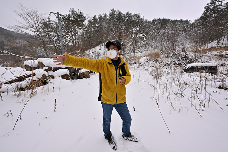 解体された自宅跡地にて ©Ryohei Kataoka/Greenpeace