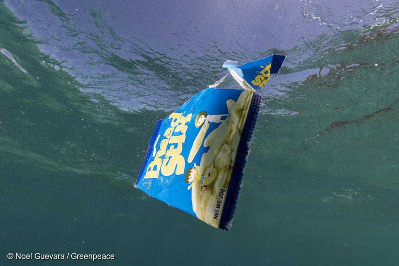 海に流出したプラスチック包装