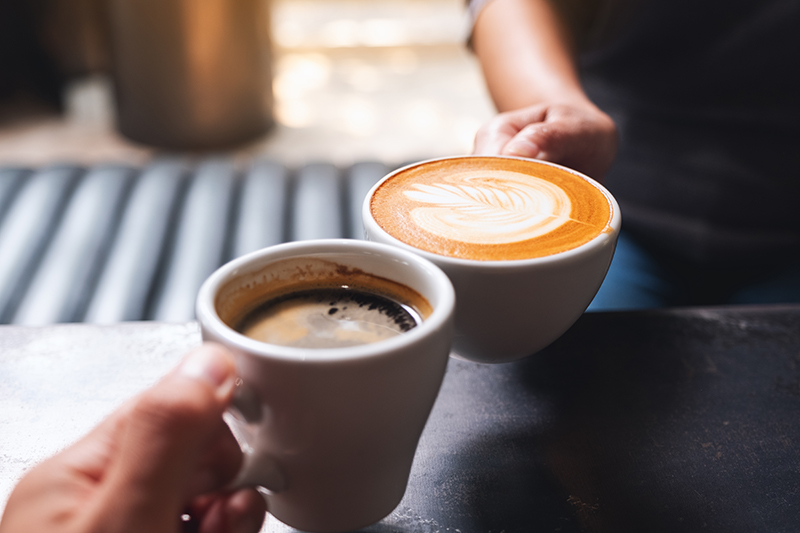 コーヒーが入ったマグカップ