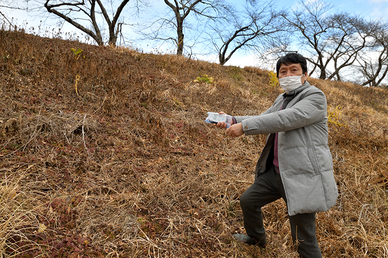 かつての作業現場だった請戸川沿いの土手