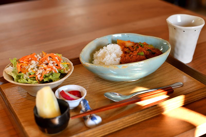 ランチメニューの野菜カレーセット