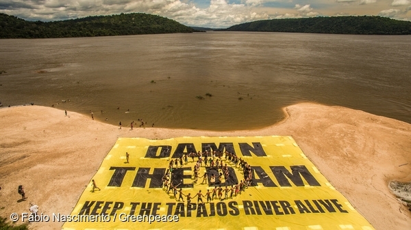 Greenpeace Joins the Munduruku to Protest Damming of Tapajos River. 18 Mar, 2016  © Fábio Nascimento / Greenpeace
