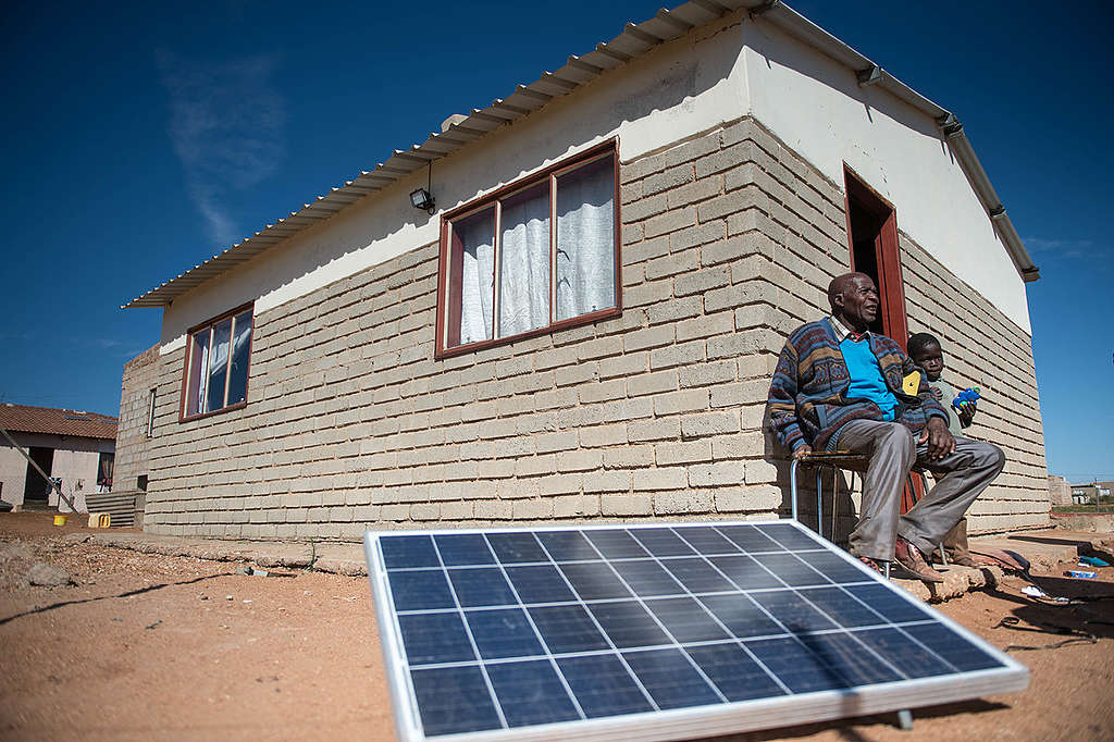 Solar Power Gives Peace of Mind to the Elderly in South Africa. © Mujahid Safodien / Greenpeace