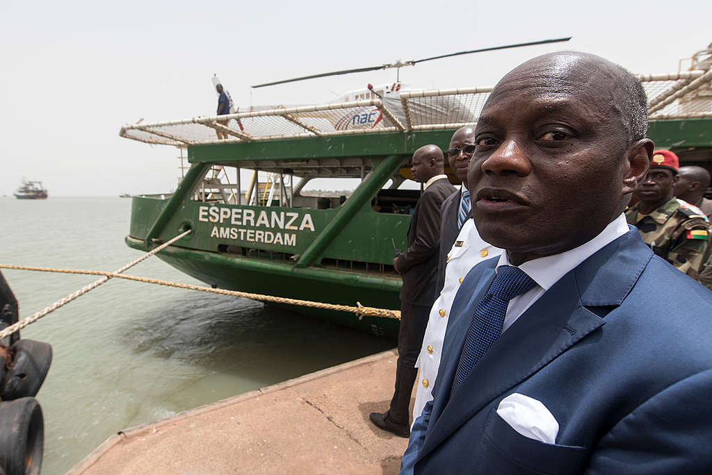 President of Guinea Bissau Visits the Esperanza. © Pierre Gleizes / Greenpeace