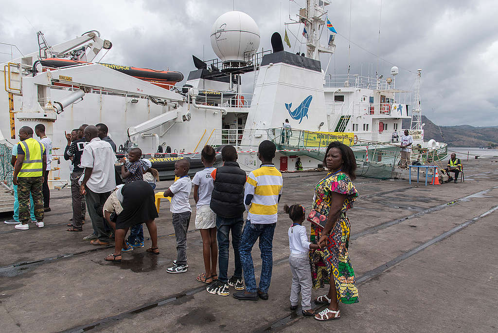 Open Boat Day on the Esperanza in Matadi. © Pierre Gleizes / Greenpeace