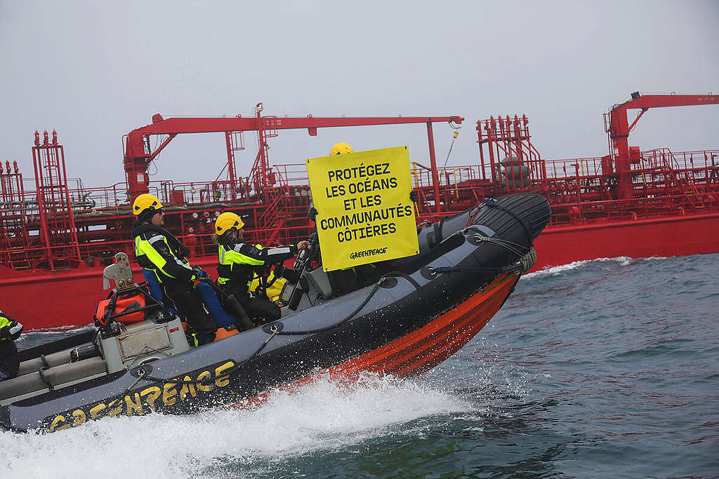 Rainbow Warrior Intercepts Fish Oil Tanker Key Sund. © Kristian Buus / Greenpeace