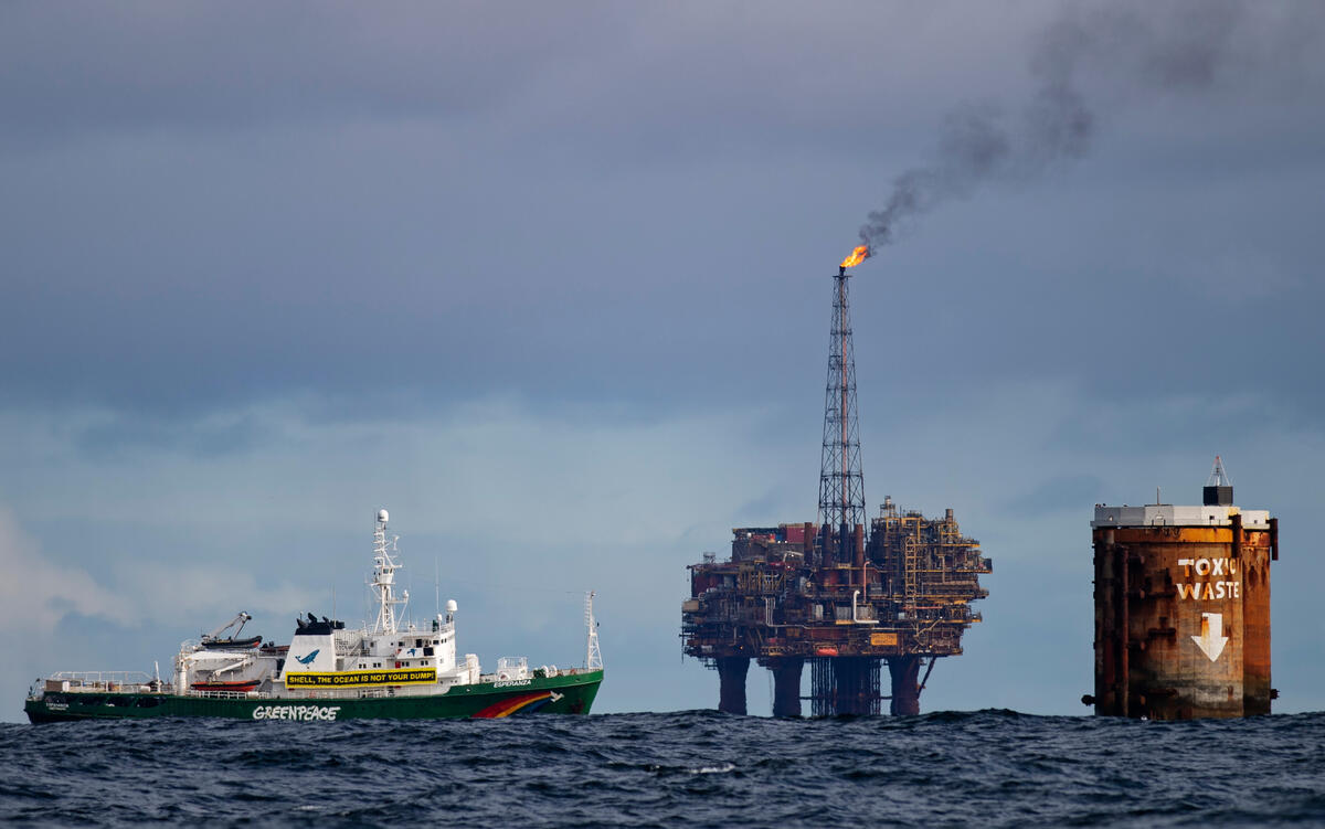 Activists Protest against Shell in the North Sea. © Marten  van Dijl / Greenpeace