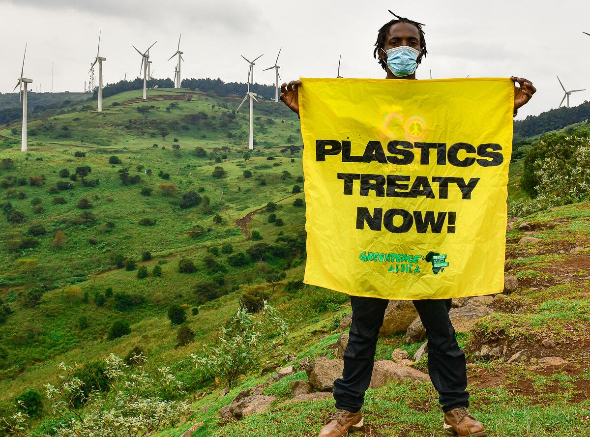 Action in support of a Global Plastics Treaty at the Ngong Hills in Nairobi, Kenya. © Paul Basweti / Greenpeace