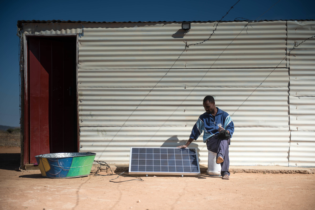 Solar Power Helps Families in South Africa. © Mujahid Safodien / Greenpeace