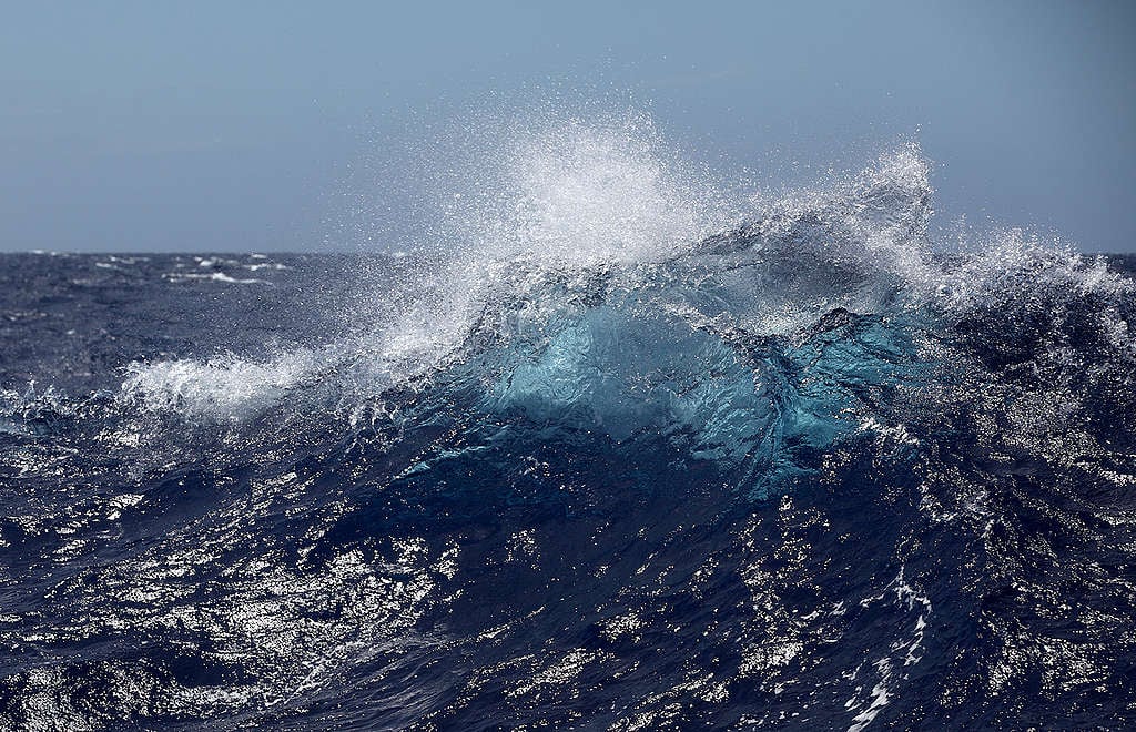 Waves in the Indian Ocean. © Jiri Rezac / Greenpeace