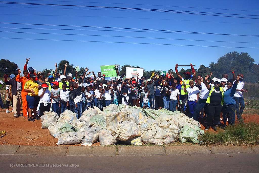 Plastic Cleanup Activity in Johannesburg. © Tawedzerwa  Zhou / Greenpeace
