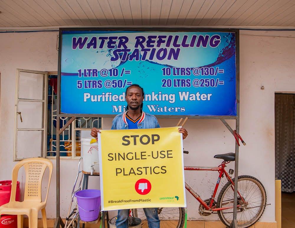 Refill & Reuse Activity in Kenya. © Greenpeace