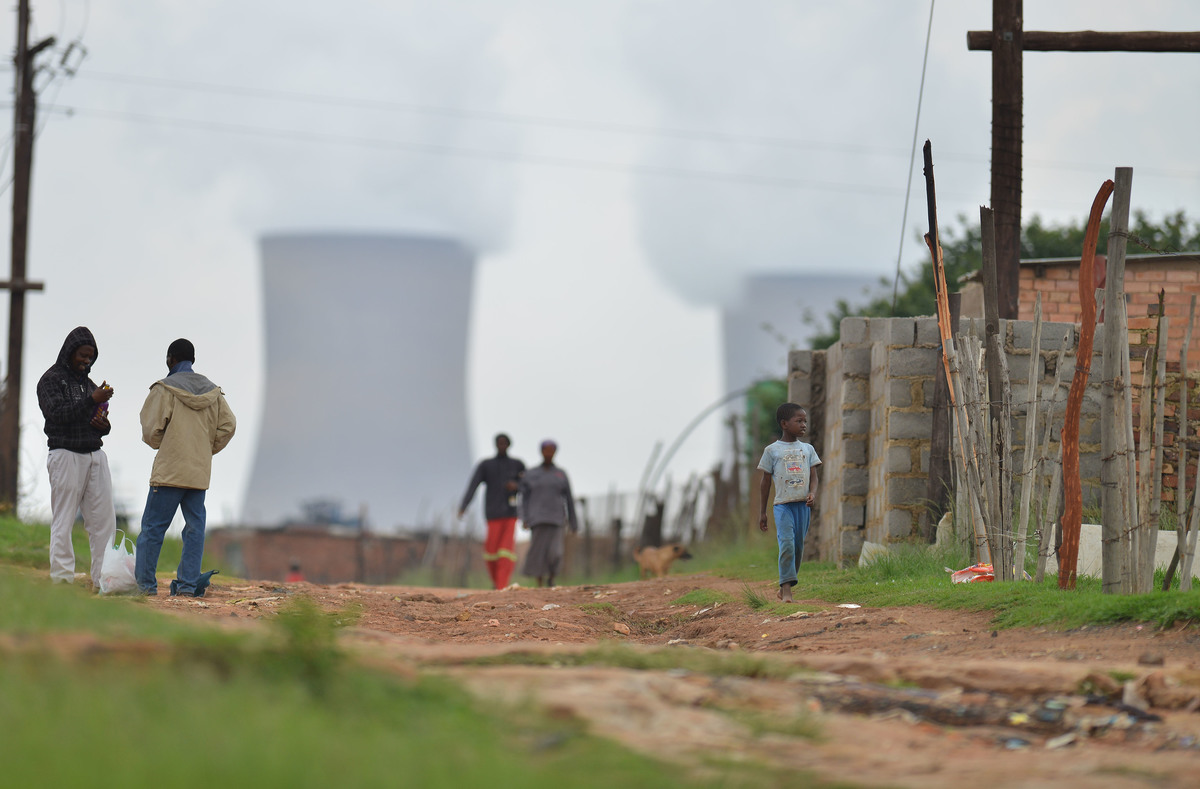 Duvha Coal Power Station in South Africa. © Mujahid Safodien / Greenpeace