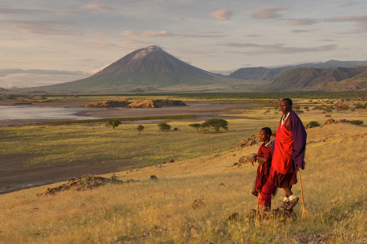 People in the Savanna in Tanzania. © Markus Mauthe / Greenpeace