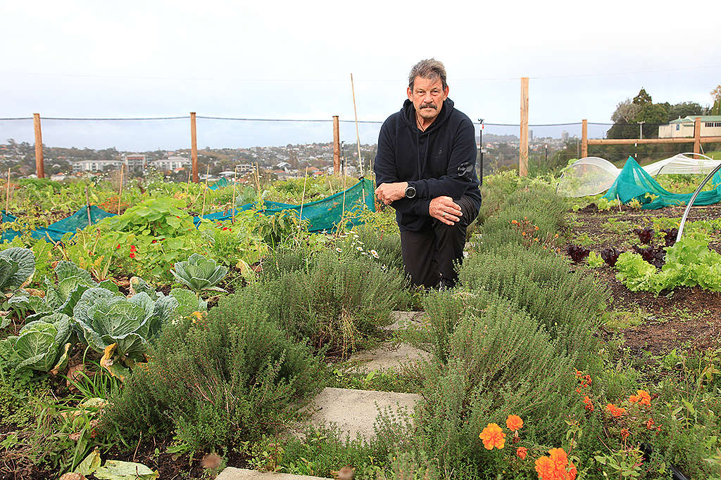 Rob Small is the curator and designer of Pourewa, Ngāti Whātua Ōrākei’s productive organic garden in Auckland, which provides kai to local whānau and tells a mātauranga Māori story of its people and their place in the world. Sally Tagg 