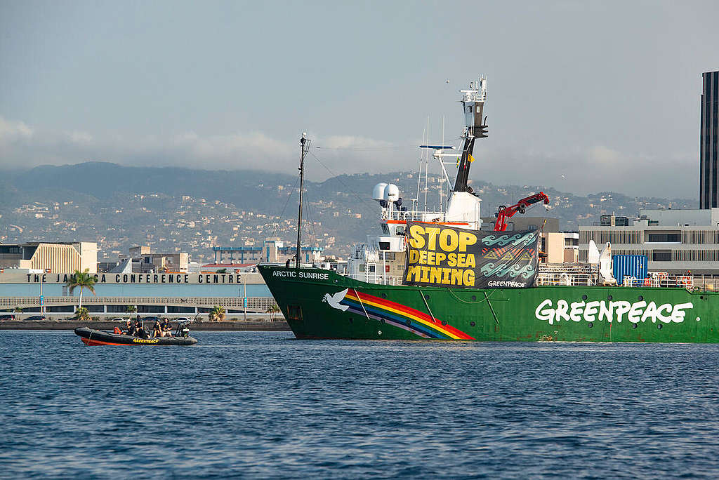 Greenpeace ship Arctic Sunrise arrived in Kingston early this morning. Joining the crew and Greenpeace delegation are Pacific activists campaigning on deep sea mining who have not previously been given a platform at the ISA meeting to express their views, despite this being a decision that could shape their future. These activists will participate as observers in the ISA meeting and will address governments directly