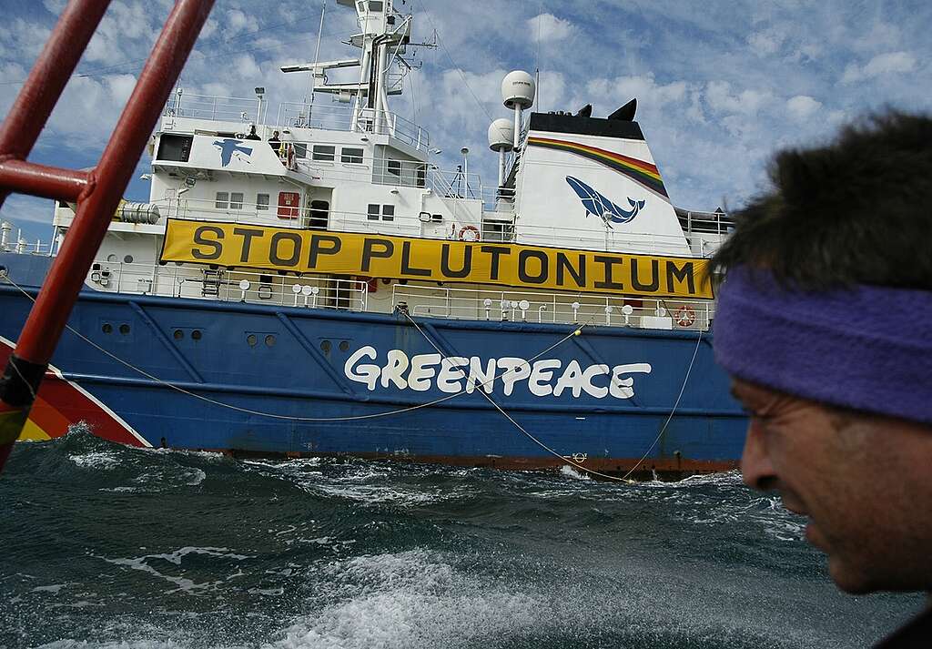 ctivists onboard the Greenpeace ship, MV Esperanza, wait off the coast of France for the imminent arrival of two BNFL (British Nuclear Fuels) ships that are carrying 140kg of radioactive weapons-grade plutonium, English Channel, near Cherbourg, France. 

The Pacific Pintail and the Pacific Teal left the U.S. port of Charleston, South Caralina on September 20th.  Greenpeace believes the shipment conducted by the US and France is unnecessarily threatening international security and putting the environment at risk.
