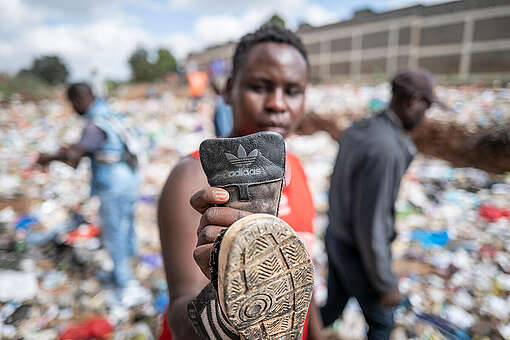 Fast Fashion Research in Kenya. © Kevin McElvaney / Greenpeace