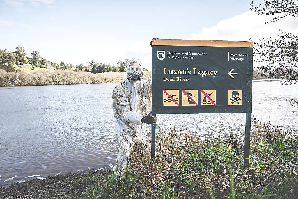 Greenpeace activists in protective hazmat suits installed an imitation Department of Conservation sign in the Waikato River labelling river pollution as ‘Luxon’s legacy’ to highlight how the Luxon Government’s move to scrap New Zealand’s world-leading freshwater protections will cause more pollution, and take away people’s right to safe healthy drinking water and swimmable rivers.

.