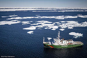 Barco Esperanza protegiendo océanos