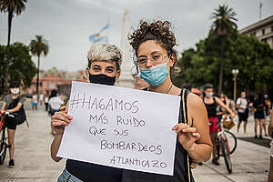 March in Buenos Aires against Offshore Oil Exploration. © Lucía Alejandra Prieto / Greenpeace