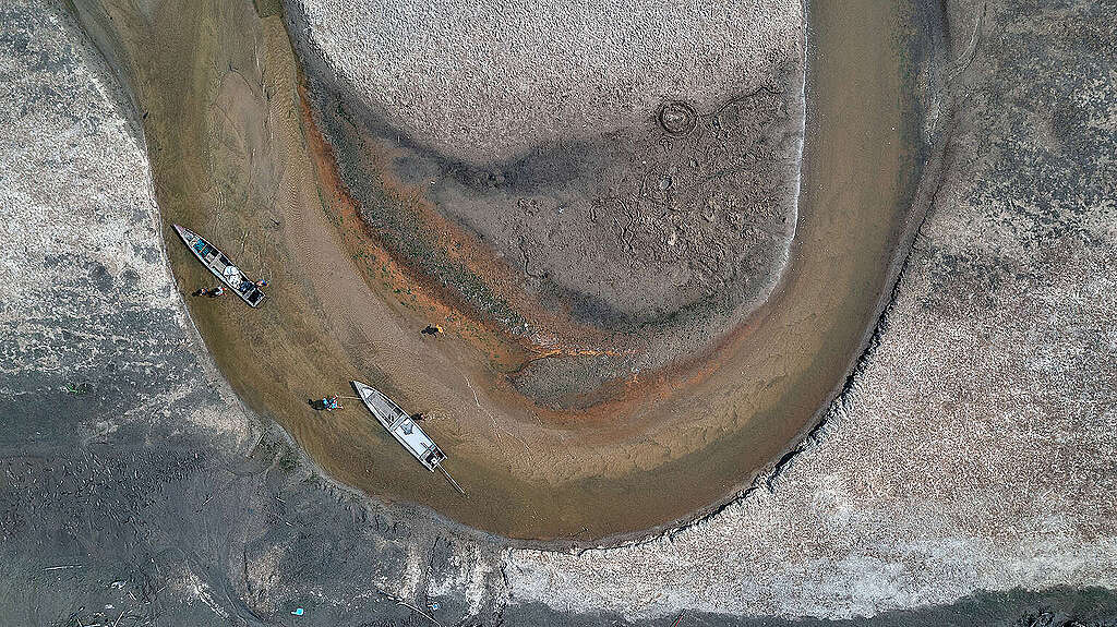 El río que abastece de agua a la comunidad Porto Praia del Pueblo Indígena Kokama se encuentra casi árido.
