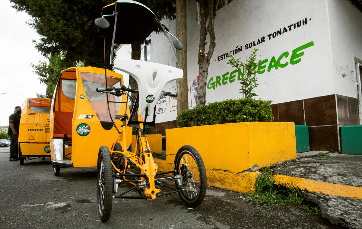 Launch of Electric Rickshaw and Solar Station in Mexico City. © Greenpeace / Pepe Rodríguez