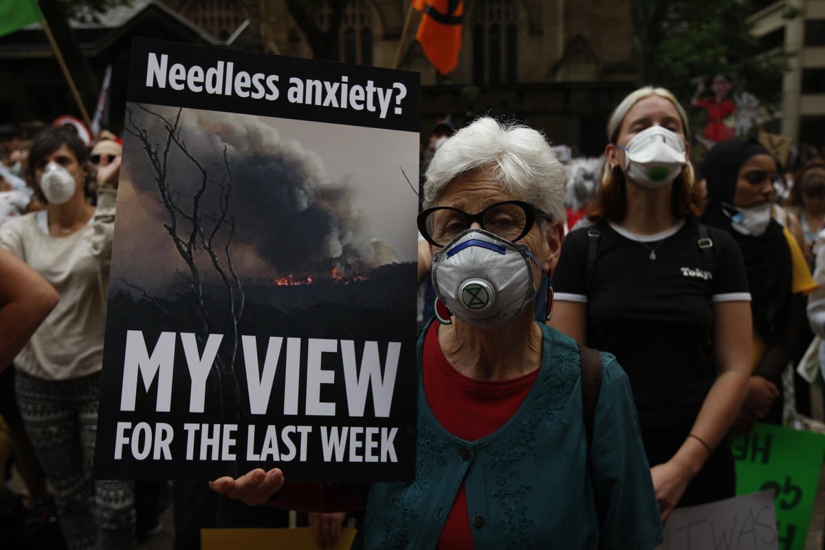 "¿Ansiedad innecesaria? mi vista durante la última semana." Activistas en la manifestación sobre incendios forestales y emergencia climática en Sydney.© Dean Sewell / Greenpeace