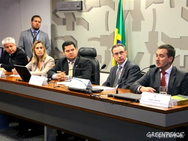 Comissão reuniu setores contra e a favor da exploração de petróleo na Amazônia (Crédito: Alan Azevedo / Greenpeace)