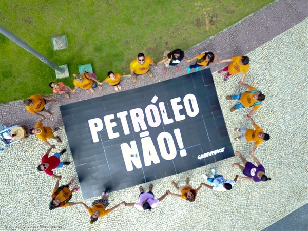Voluntários de várias cidades do Brasil fizeram atividades no dia 28 de janeiro, com quebra-cabeças gigantes para chamar atenção à ameaça que os corais sofrem da indústria do petróleo. Foto: Kamila Oliveira/Greenpeace