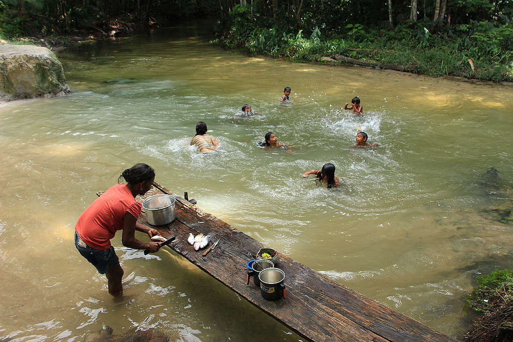 O modo de vida tradicional de diversas comunidades está ameaçado na Amazônia