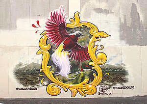 Mural com uma moldura e uma ave colorida dentro, pintado na Califórnia