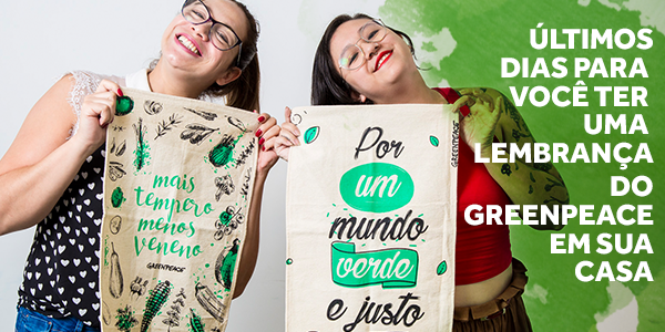 Time do Greenpeace segurando os Banners de Prato "Mais tempero, menos veneno" e "Por um mundo verde e justo"