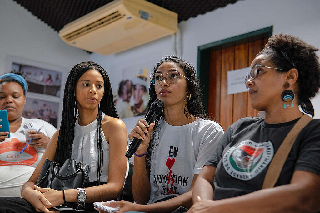 4 mulheres participam da oficina do projeto Adaptajuv