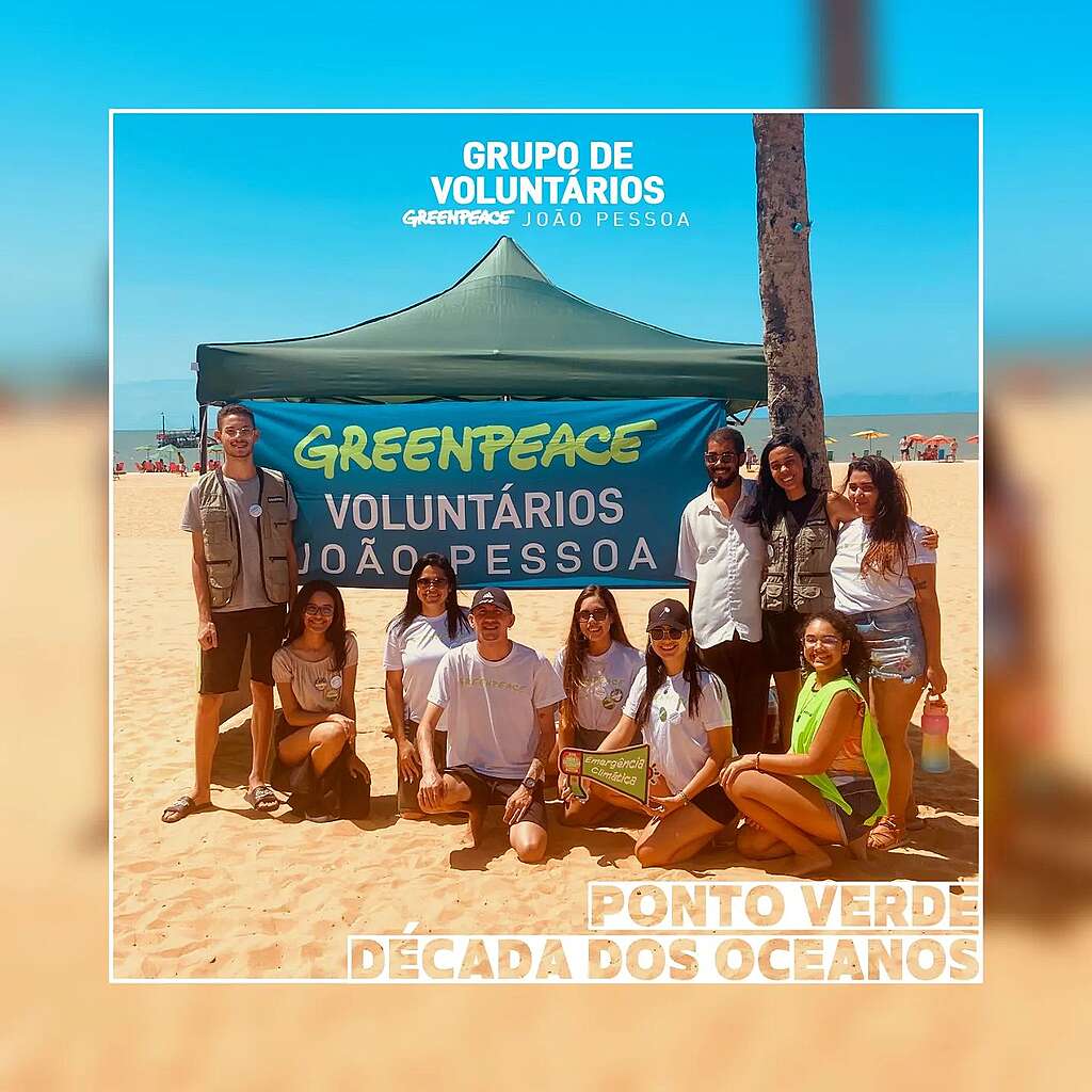 Fotografia de voluntários em Ponto Verde na praia