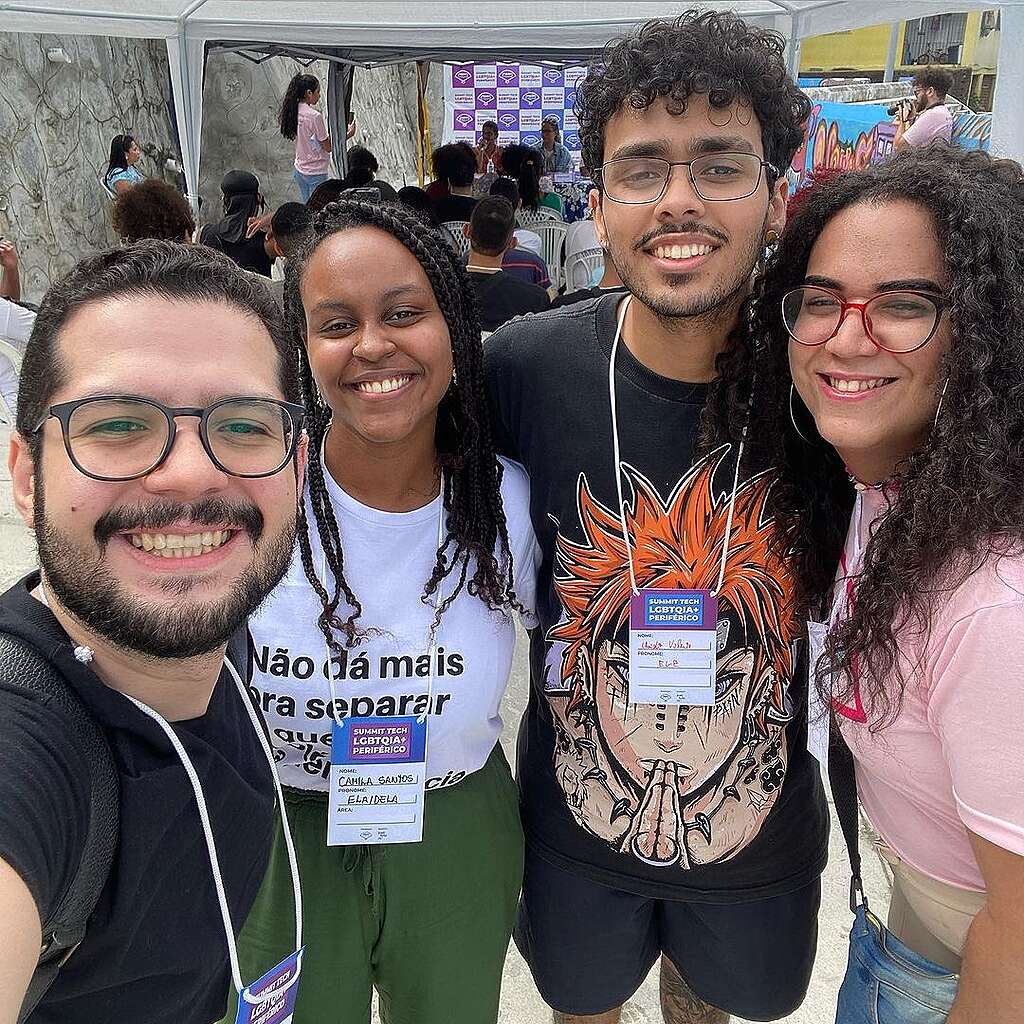 Fotografia de pessoas voluntárias de Recife