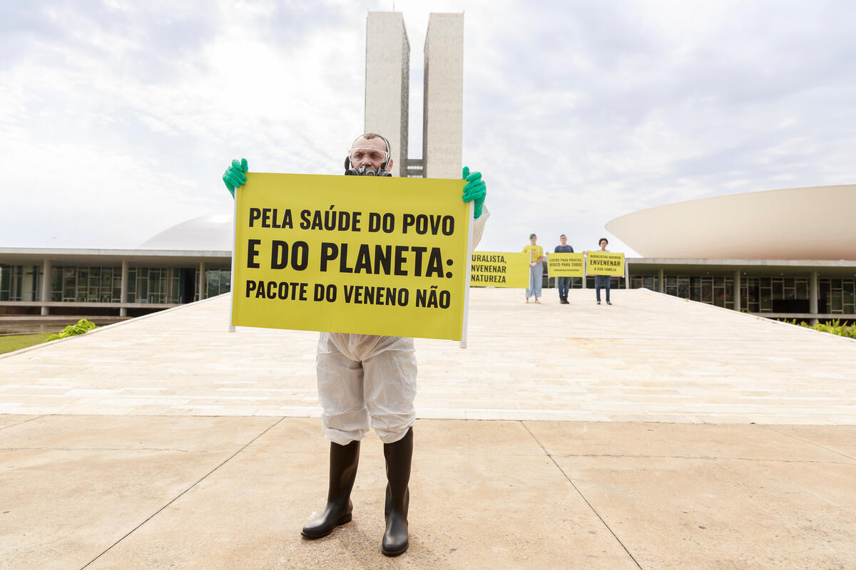 Protest against the Poison Bill in Brasília. © Otávio Almeida / Greenpeace