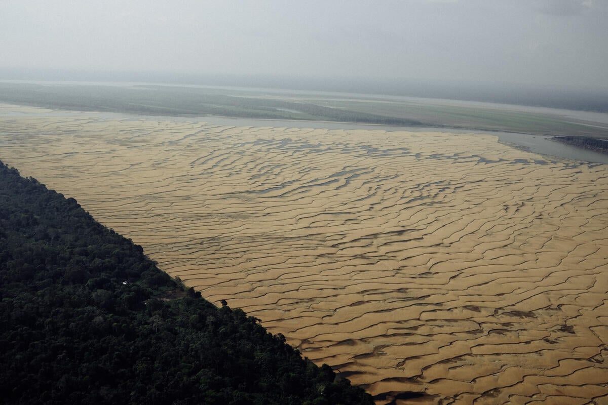 Em meio à seca extrema dos rios amazônicos