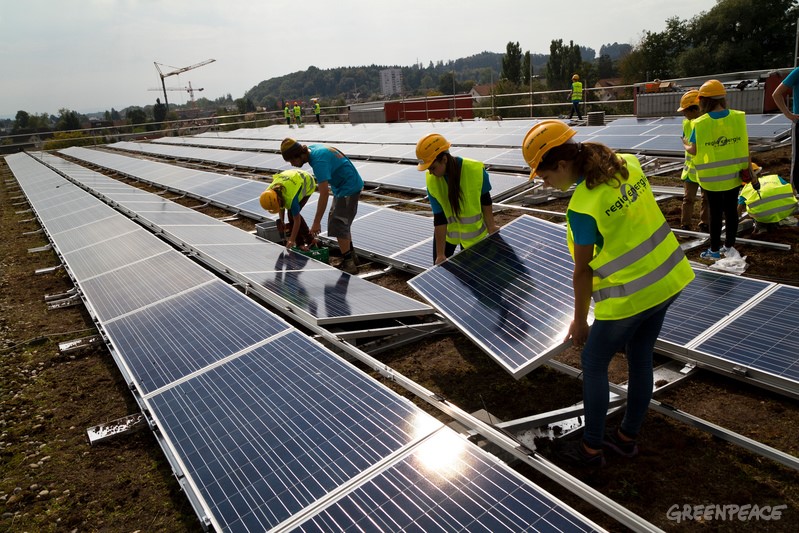 Мит #13: Слънчевите панели са опасни, защото съдържат много токсични  материали - „Грийнпийс“ – България