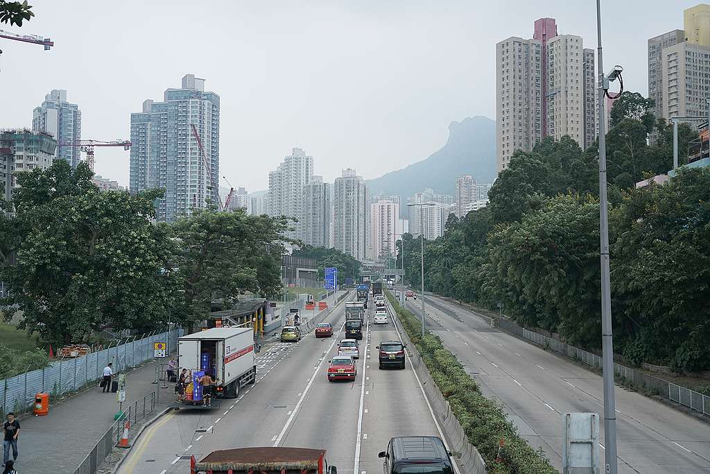Трафикът на натоварена магистрала в Хонконг © Greenpeace / Suki Yuen