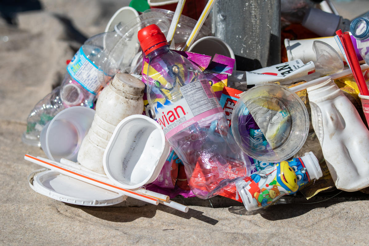 Plastic Trash Installation at Yonge-Dundas Square in Toronto. © Vanessa Garrison / Greenpeace