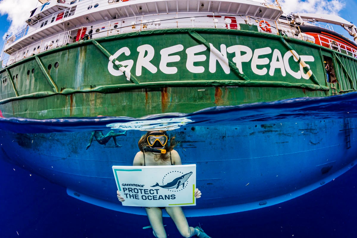 "Protect the Oceans" Message in the Sargasso Sea. © Shane Gross / Greenpeace