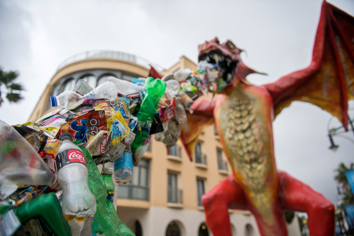 Plastic-Spitting Dragon Protests at Our Oceans Conference in Malta. © Bente Stachowske / Greenpeace