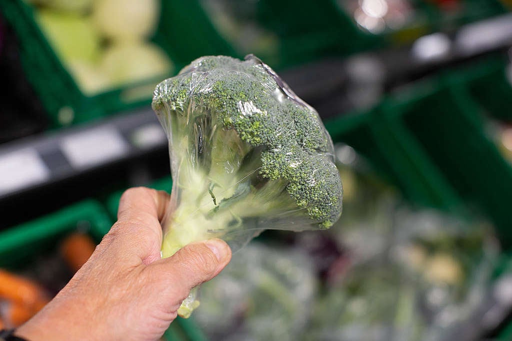 Fruit and Vegetables Plastic Packaging. © Steve Morgan / Greenpeace
