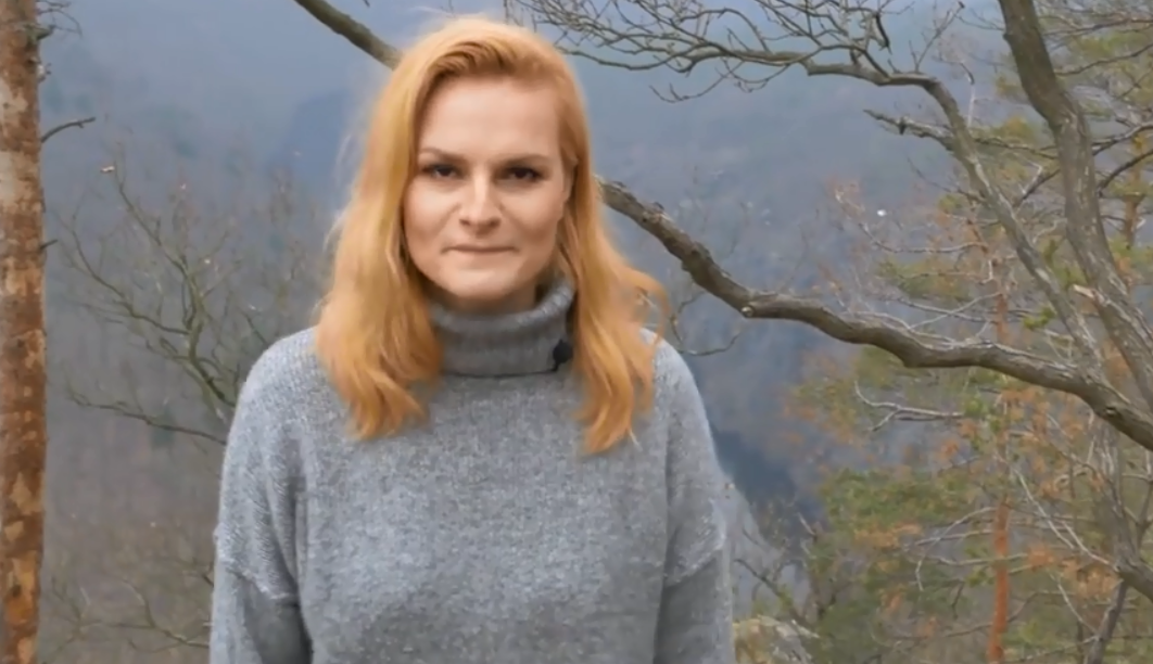 Herečka Iva Pazderková ve videoklipu Greenpeace