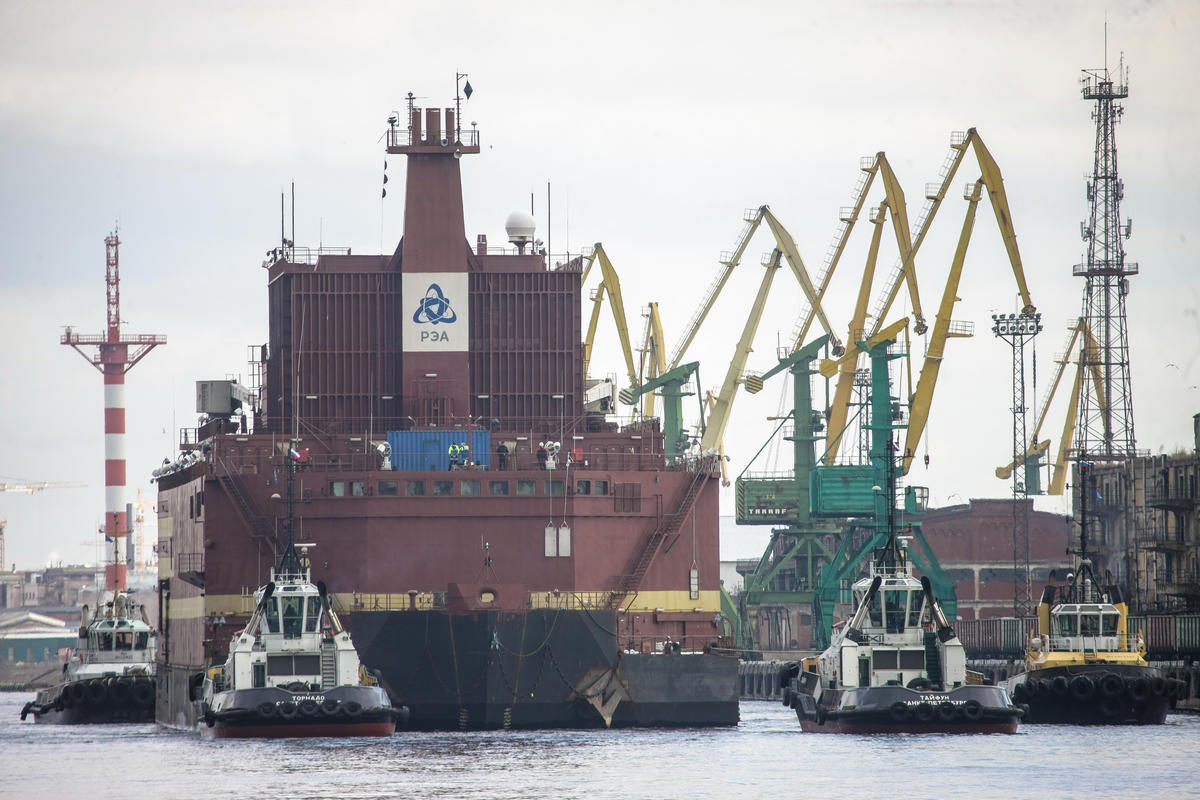 World’s First Purpose-built Floating Nuclear Power Plant Bound for the Arctic. © Nicolai Gontar / Greenpeace